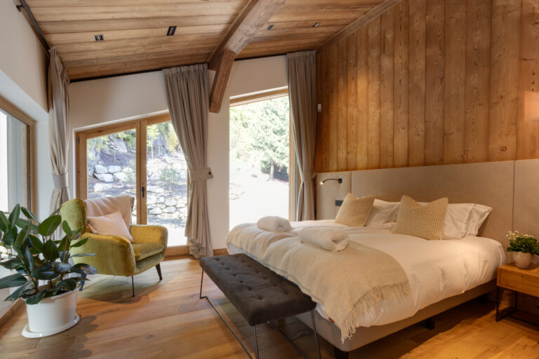 Bedroom 2 at Granite Mountain Lodge Chamonix.