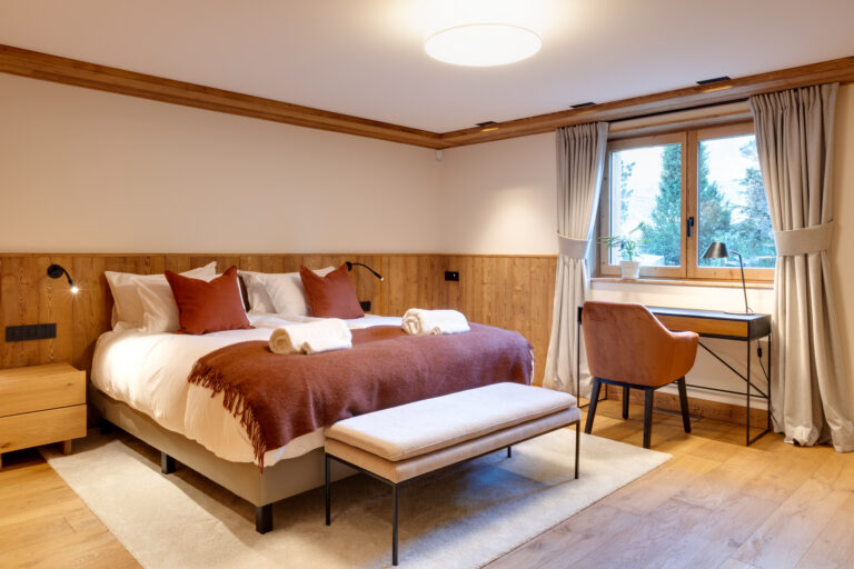 Bedroom 1 at Granite Mountain Lodge Chamonix